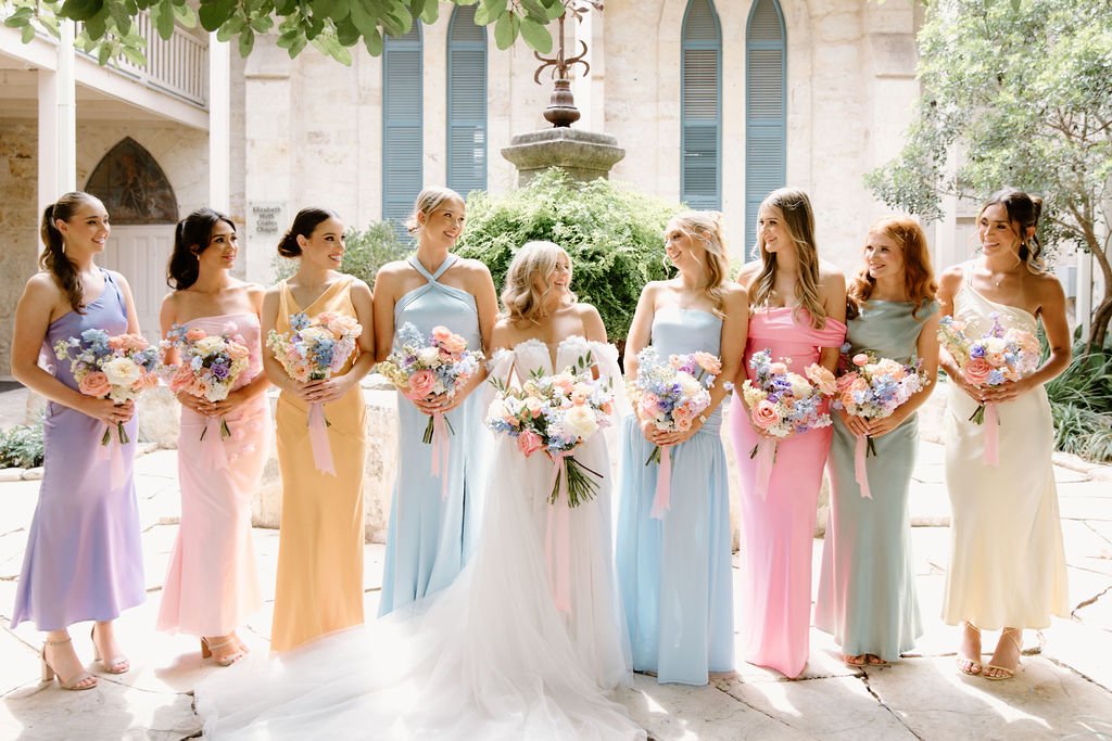 2026 wedding planning trends with bridesmaids